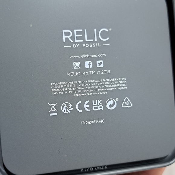 RELIC Watch Two Tone Clear Stones Needs a battery - Picture 3 of 10